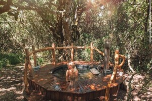 Hot Tub at Honey Bee by @tailsofamermaid